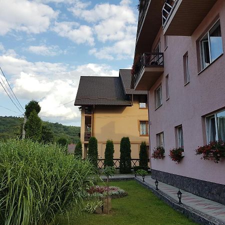 U Neli Hotel Solochin Exterior photo