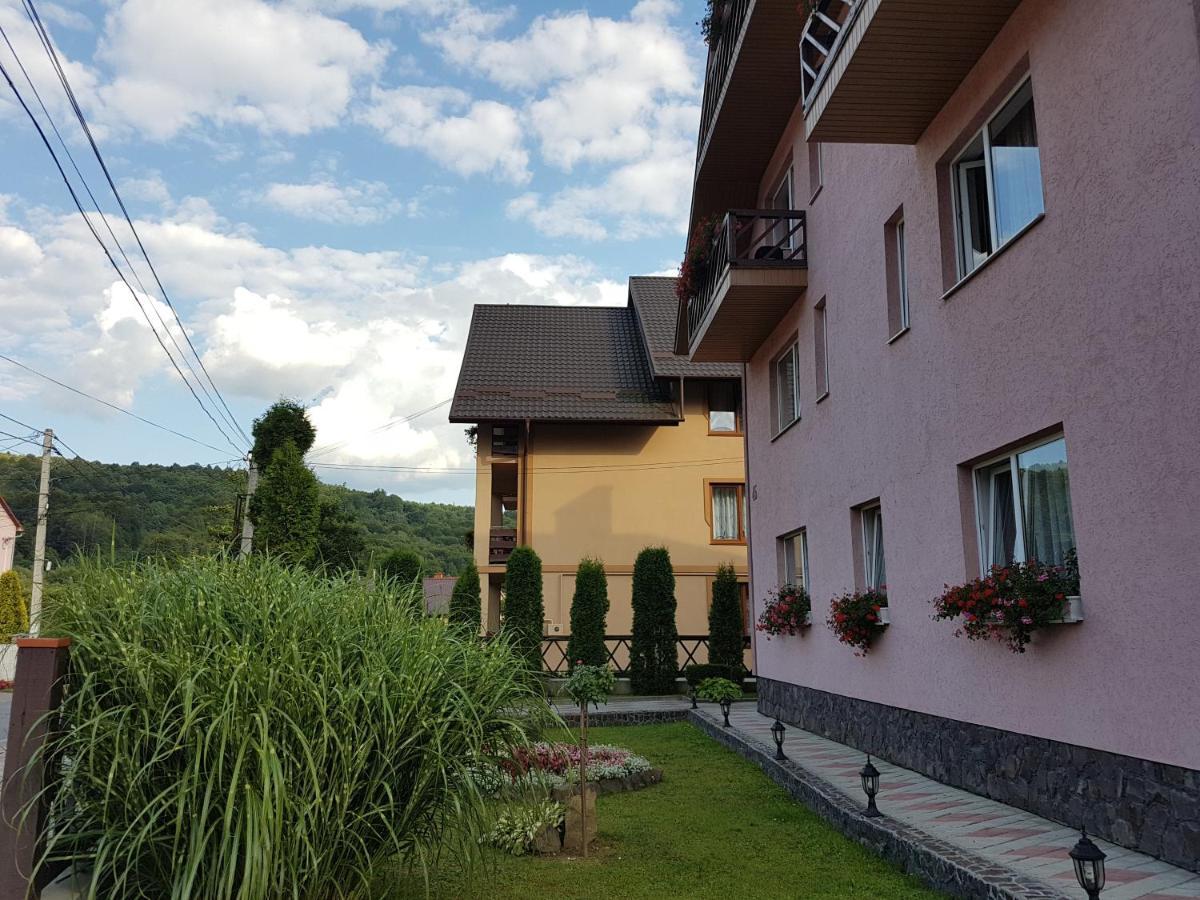 U Neli Hotel Solochin Exterior photo