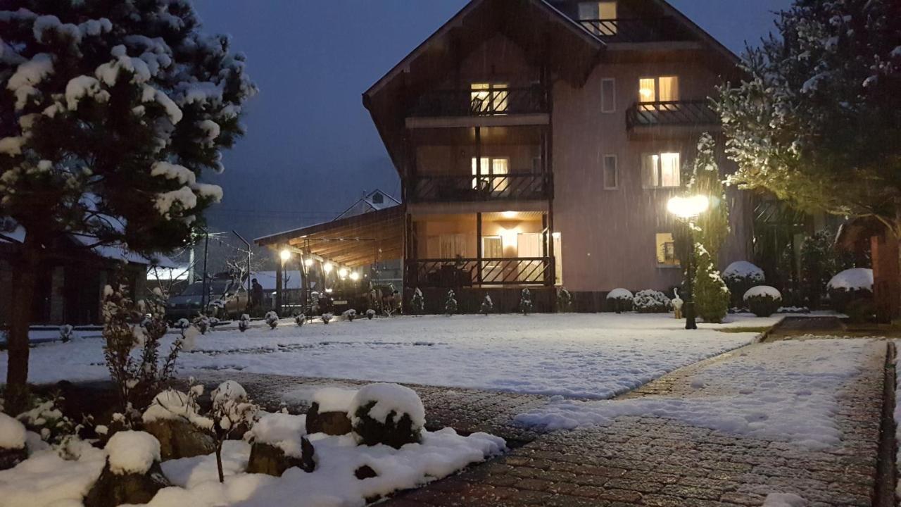 U Neli Hotel Solochin Exterior photo