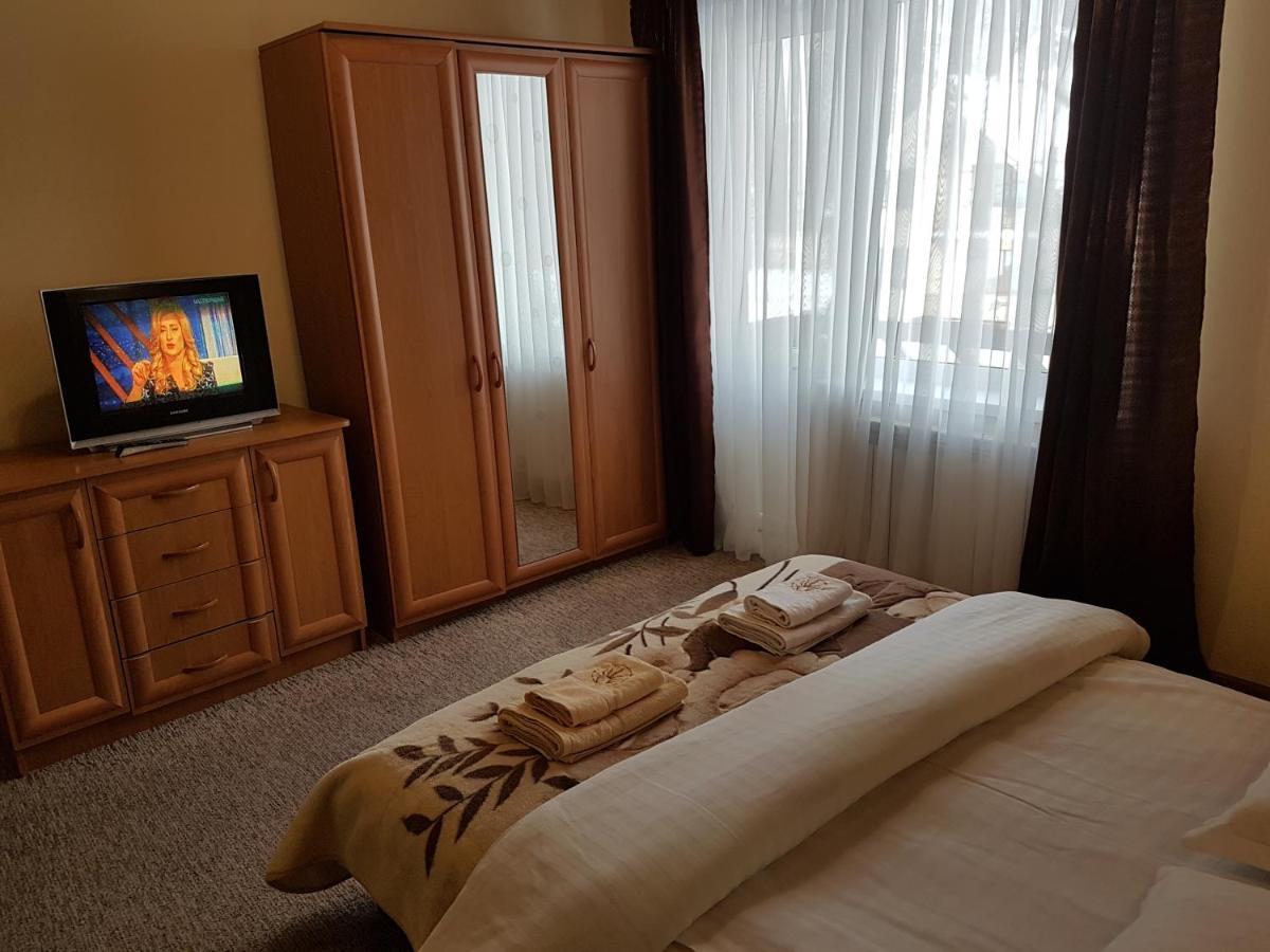 U Neli Hotel Solochin Exterior photo